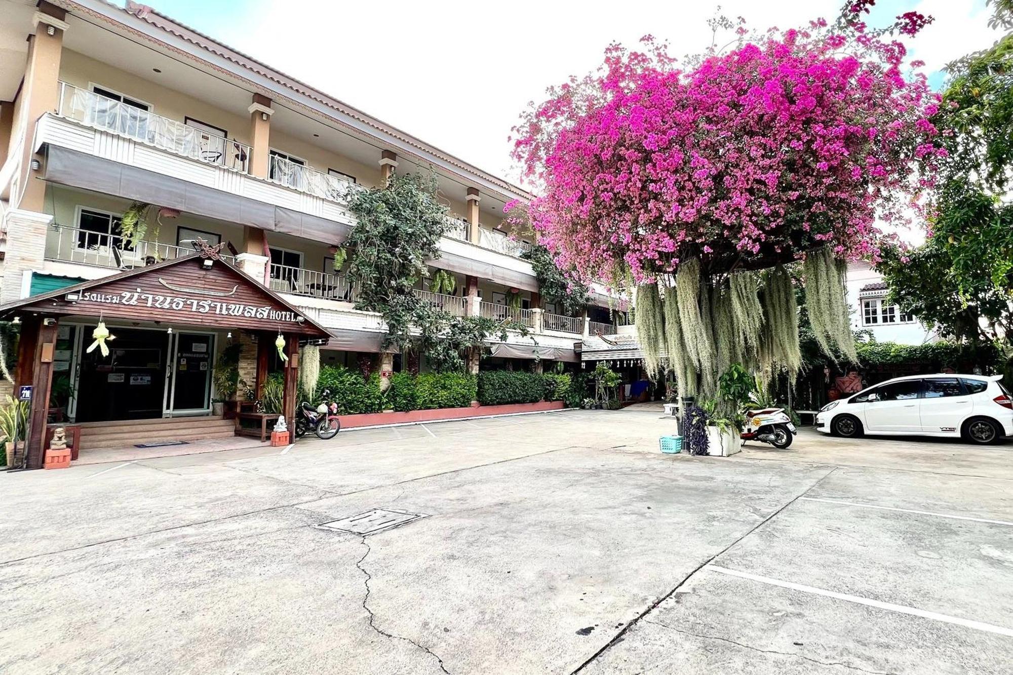 Nan Thara Place Bagian luar foto